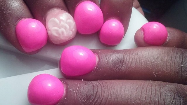 Un nou TREND de unghii a devenit popular pe rețelele de socializare. Cum arată ”unghiile balon”