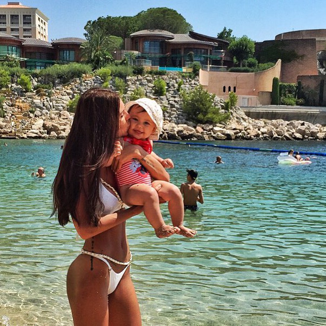 Джиган и Оксана Самойлова с дочерьми ни в чем себе не отказывают в Монако