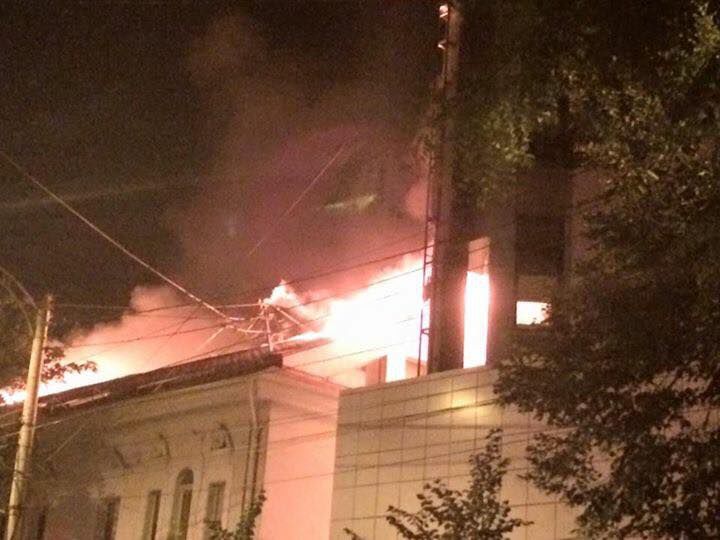 Incendiu de proporţii în centrul capitalei