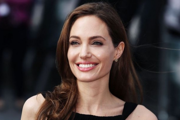Imagini nud cu Angelina Jolie, la 20 de ani! Pozele au fost scoase la licitatie