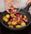 Salată caldă de cartofi și roșii cherry