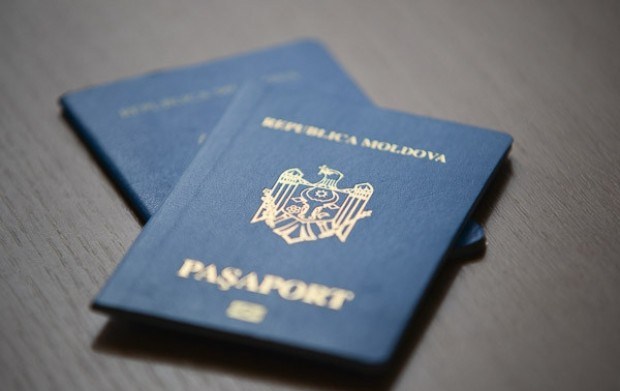 Премьер-министр первый в стране получит электронный паспорт