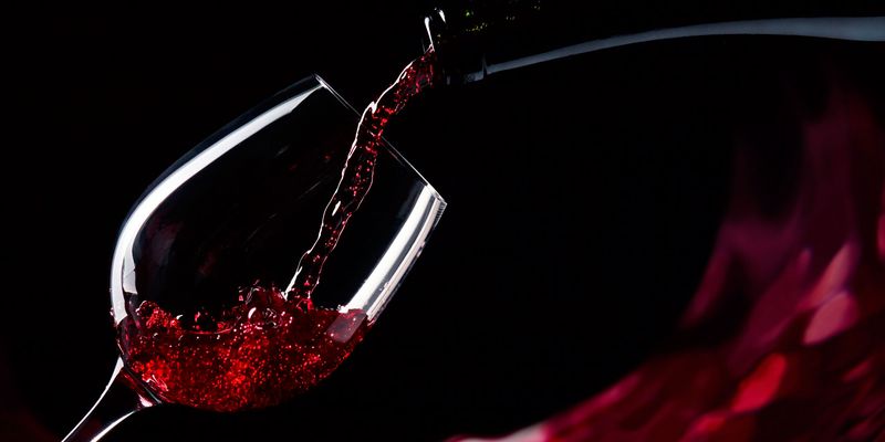 Ученые: красное вино спасает от ожирения и помогает худеть