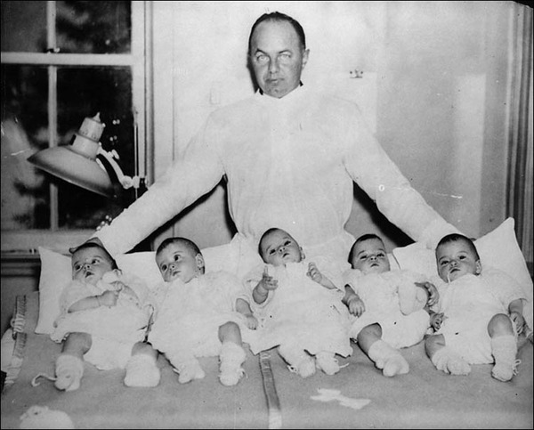 Эти пятеро деток - однояйцевые близнецы. Их называют самыми несчастливыми близнецами в мире