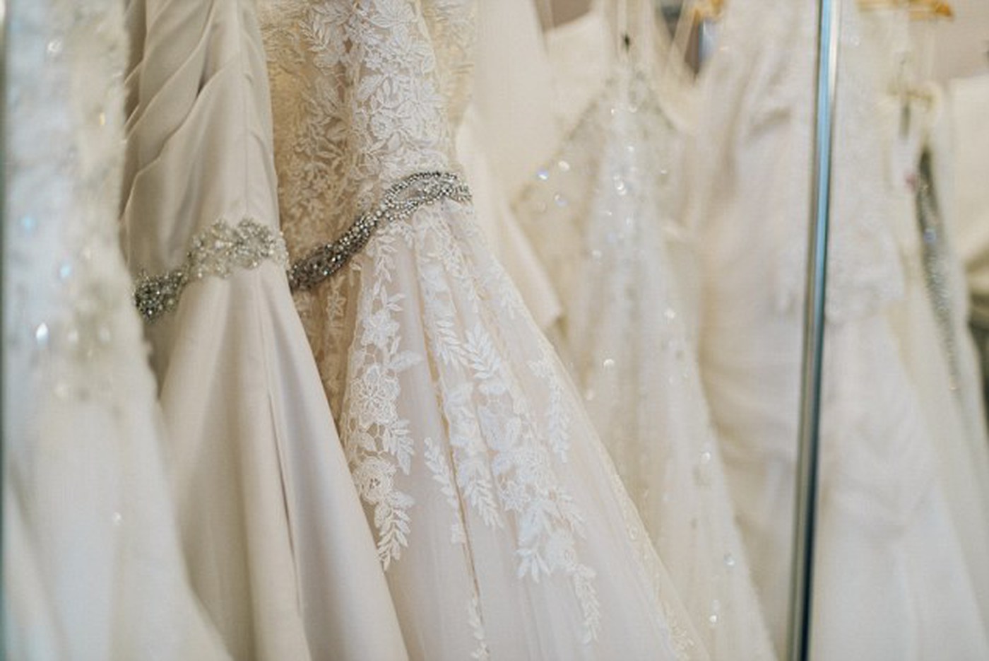 Маленькие секреты больших невест: как выбрать свадебное платье plus-size