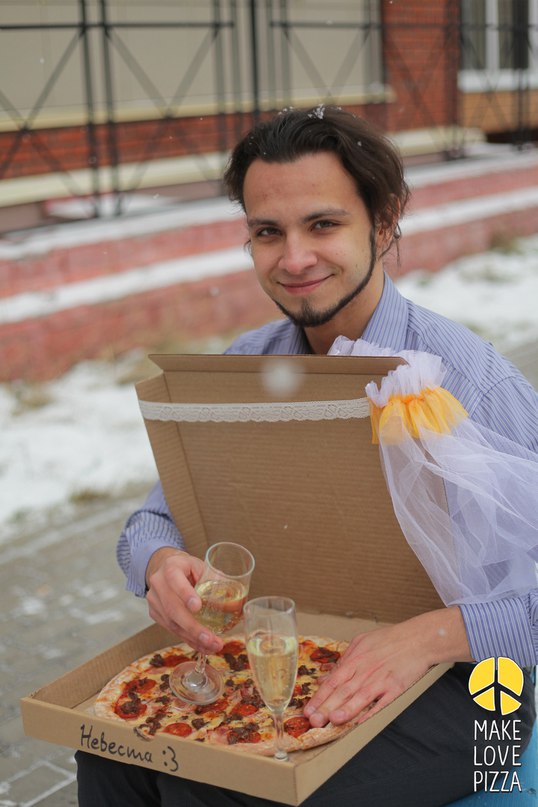 Молодой человек из Томска от одиночества женился на пицце