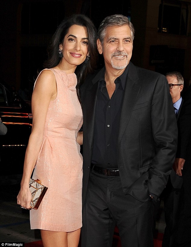Amal Clooney renunta la verigheta. Afla motivul care a determinat-o sa nu mai poarte inelul