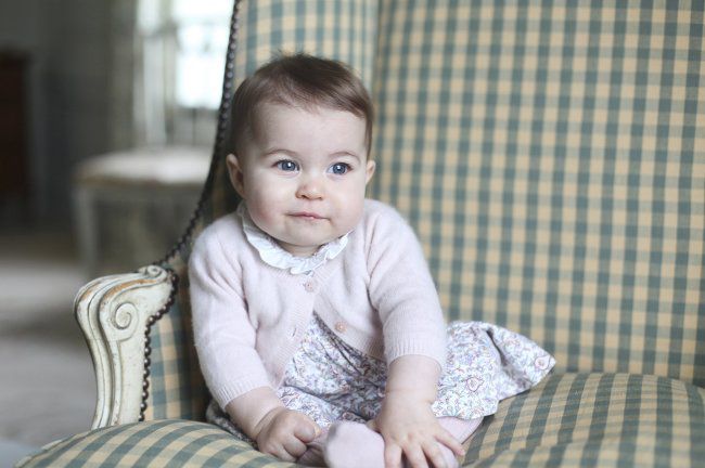 Герцог и герцогиня Кембриджские опубликовали фото принцессы Шарлотты