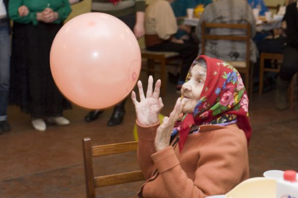 Благотворительная акция "Подарим пожилым людям свое сердечное тепло"