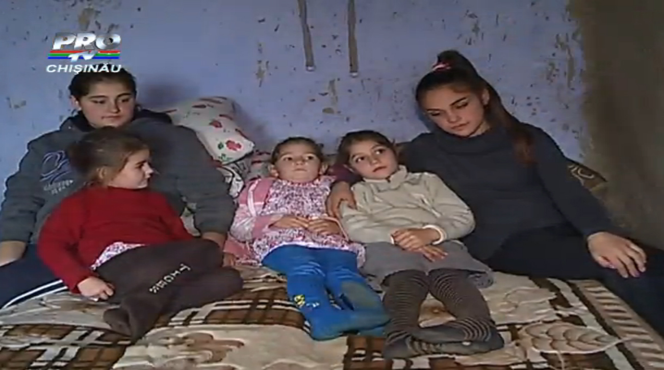 Мать с шестью детьми живет в разваливающемся доме после смерти мужа