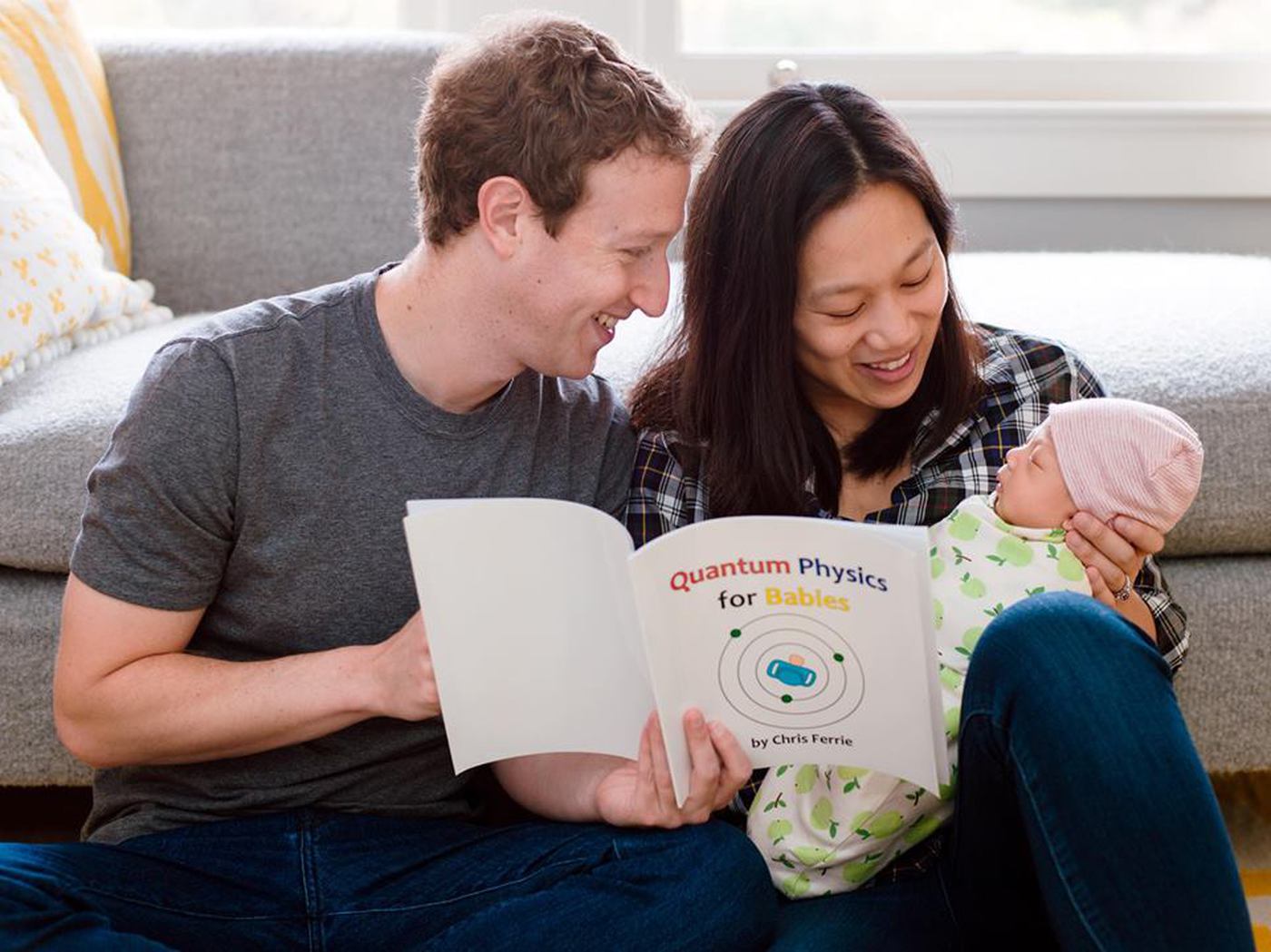 Идеальный отец Марк Цукерберг лично меняет памперсы дочери