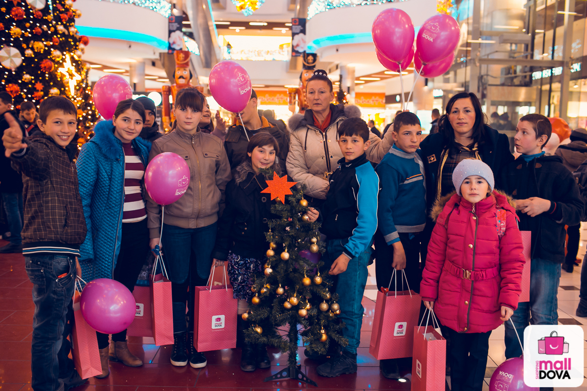 Зимняя сказка для детей из неблагополучных семей в торговом центре Shopping MallDova