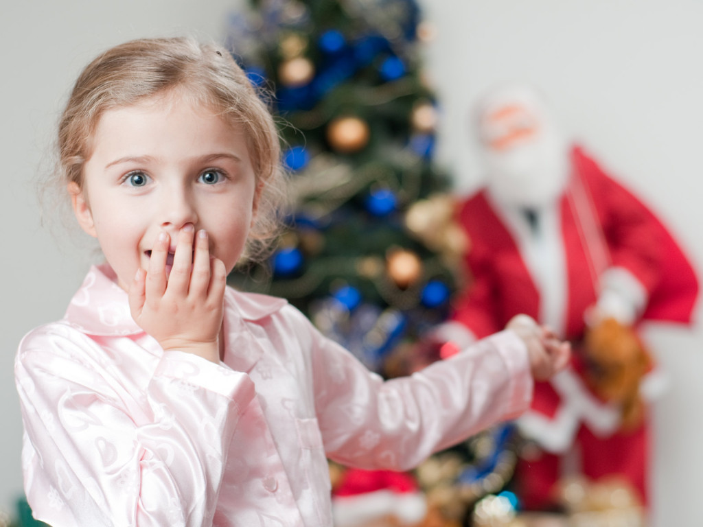 Психологи рассказали, стоит ли говорить детям правду про Деда Мороза