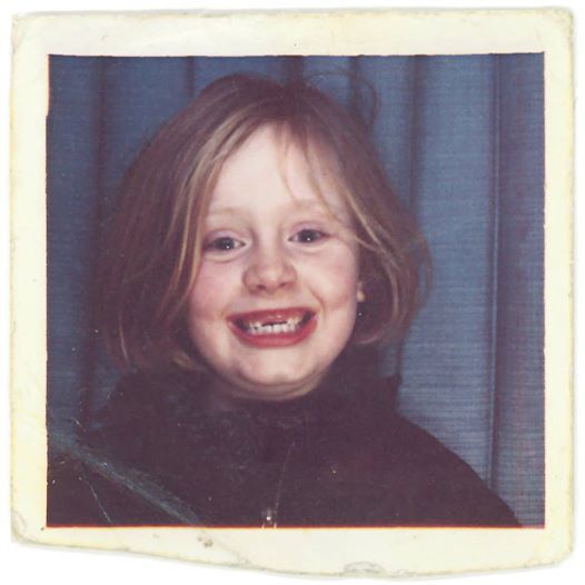 Адель прорекламировала новый сингл с помощью детского фото