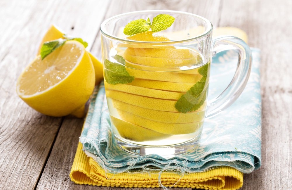 Три причины пить по утрам воду с лимоном