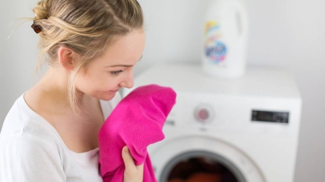 Почему в стиральной машине появляется запах?