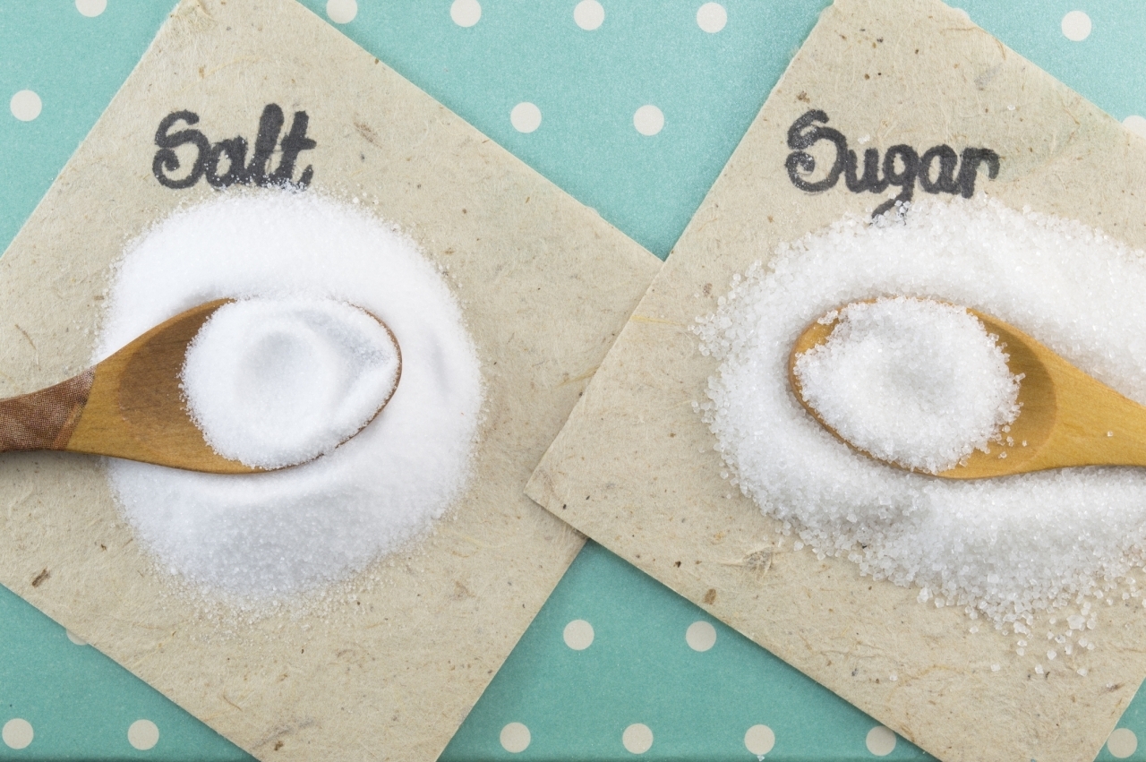 Когда вводить соль и сахар в рацион ребенка? Отвечает специалист.